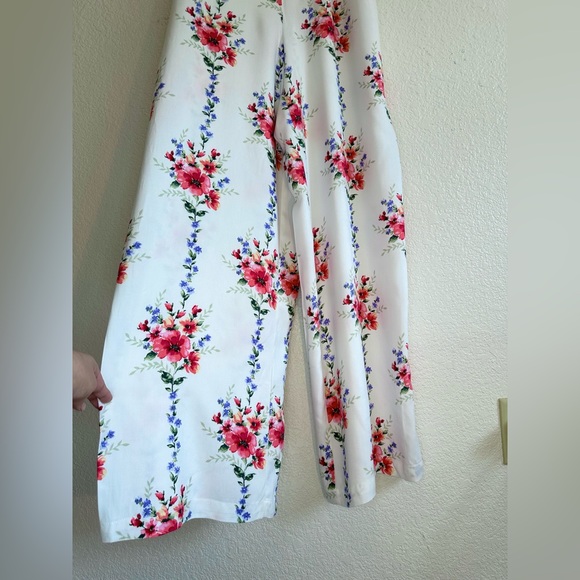 Forever 21 Women's Floral Print Wide-Leg
Jumpsuit in White , MEDIUM - Picture 12 of 17